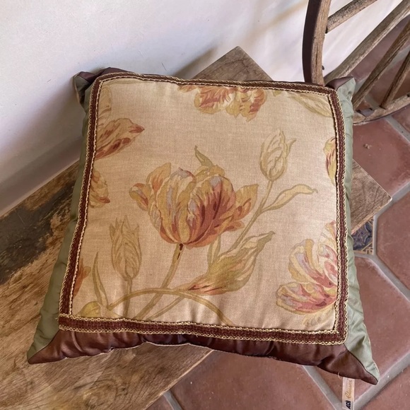 RAYMOND WAITES New Never Used Vtg 16” Decorative Throw Pillow Tulip Floral NICE! - Picture 4 of 10